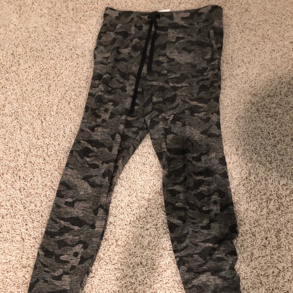 Joie sweat joggers camo XS NWT